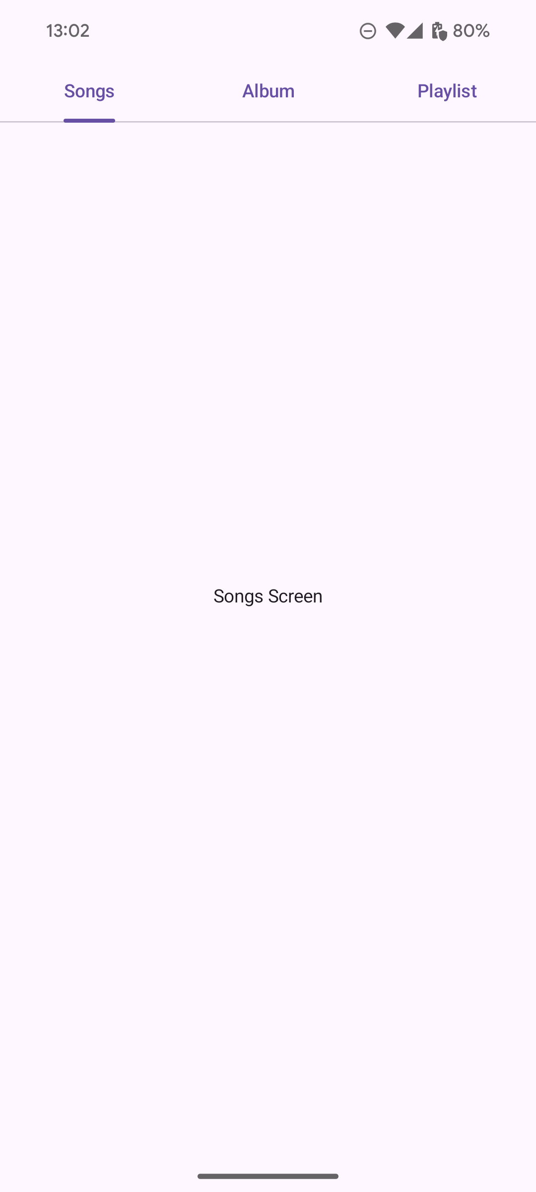  แท็บ 3 แท็บจัดเรียงในแนวนอนที่ด้านบนของหน้าจอแอป แท็บต่างๆ ได้แก่ เพลง อัลบั้ม และเพลย์ลิสต์ โดยแท็บเพลงจะได้รับการเลือกและขีดเส้นใต้